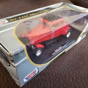 MotorMax 1:18 scale car model.